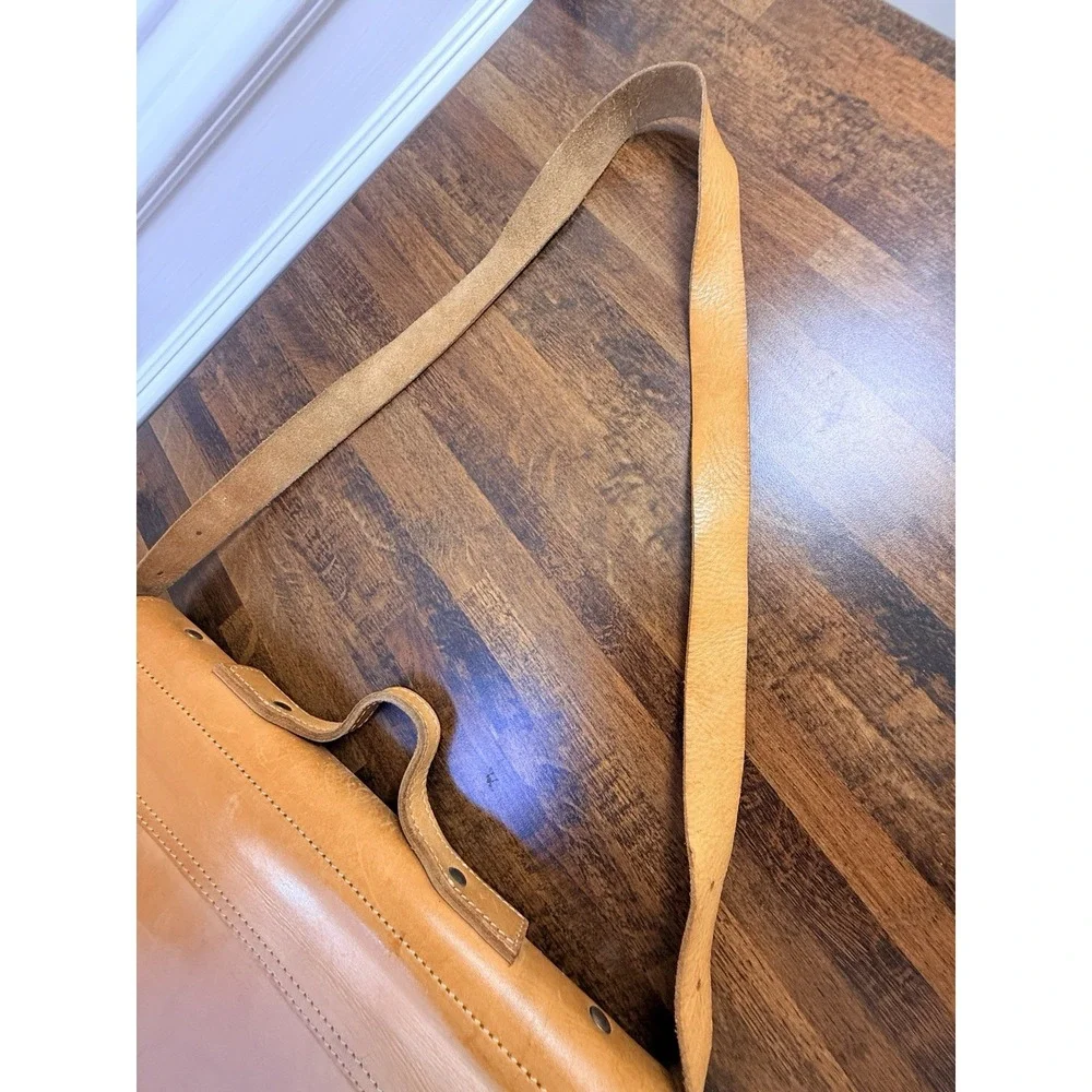 VINTAGE BREE DISTRESSED LEATHER BRIEFCASE/MESSENGER BAG/BACKPACK